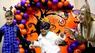 Halloween PARTY 🎃 Emma and Tim celebrate Halloween 2019 🎉