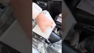 #mazda Замена салонного фильтра 2 мин;)