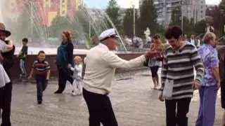 Прокопьевск. Танцы на фонтане.