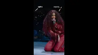SZA performs during Super Bowl Half Time show  🎶 