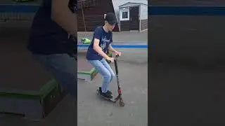 трюки в скейт-парке