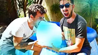 RETO en la PISCINA con 15 KILOS de HIELO ❄ | PREGUNTAS EXTREMAS