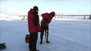 Бурение ледобуром Iceberg с ножами мокрый лед и шуруповертом