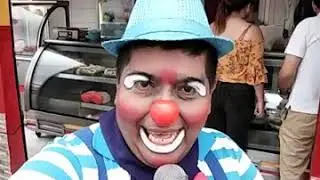 Payasito Guatallarin animando y cantando en Supermercados Maranatha