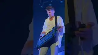 Charlie Puth - keytar solo