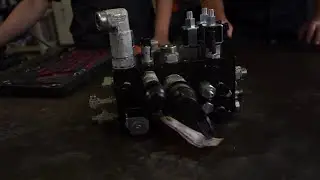 Rebuilding a Manifold | Marines with CLB-4 rebuild an LVSR hydraulic manifold