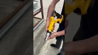 Аккумуляторные ножницы по металлу Dewalt DCS491