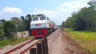 HATI-HATI di perlintasan Ngaglik Blitar