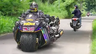Menyalakan sepeda Batman raksasa asal Indonesia