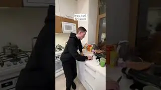Режу хлеб без доски
