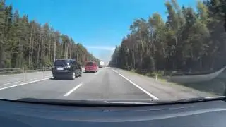 Горит шина на шоссе