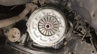 How to Change the Gearbox and Clutch on a 4X4 D21 Navara TD27T - ZD30/QD32 Bigbox Upgrade