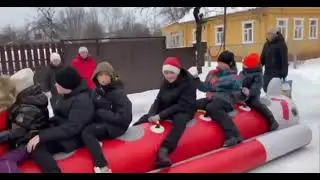 Надувной зимний аттракцион Банан Собака