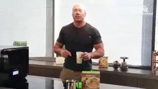Денис Семенихин готовит овсяную кашу Energy Diet