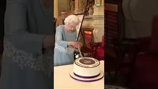 Queen Elizabeth II Cake Slicing Funniest Moments #queenelizabeth #cake #queen #shorts