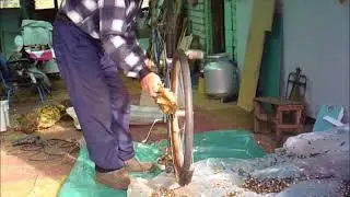 Как я выбиваю из подсолнухов семечки!