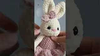 обзор. вязаная плюшевая зайка. #amigurumi #handmade #crochet #вязанаяигрушка  #заяц #плюшевыйзайка