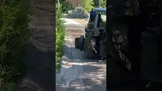 Экскаваторщик 80lvl ровняет дороги! 