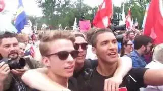 Избиение гомосексуалистов в России.   Reaction to gays in Russia social experiment