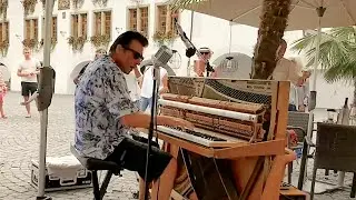 Boogie Woogie Street Piano - Nico Brina plays his pinky monkey boogie at Bistro Bar Ratsstübli Thun