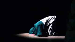 No Copyright Stock Footage Muslim Woman Praying In The Darkness Alone – Montag