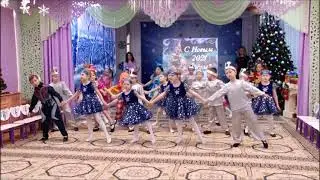 Праздничный вход на новогодний утренник 