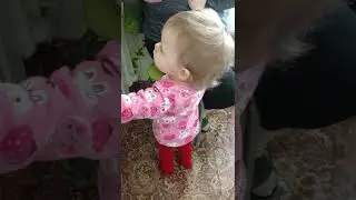 Первый раз на качелях👏😊