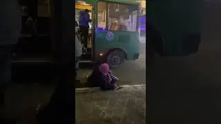 Выкинул бабушку водитель из автобуса. Екатеринбург.
