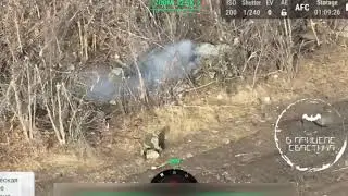 Давай! Давай! Гаси его н...й, гранатами, в...ете их