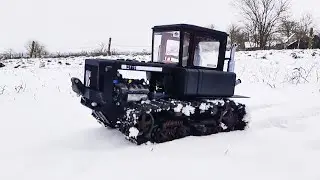 Испытания в снегу масштабной модели трактора ДТ-75 с японским мотором V8 с канала @combatcrew
