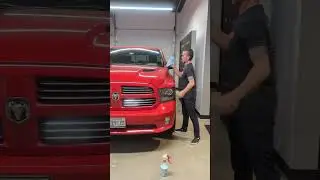 Griot's Garage demonstrates how to properly use a microfiber with Speed Shine