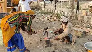 Por people life in India - roadside craft