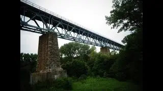 Žandársky železničný most a vlak Čachtická strela .