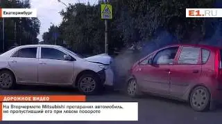 На Вторчермете Mitsubishi протаранил автомобиль, не пропустивший его при левом повороте