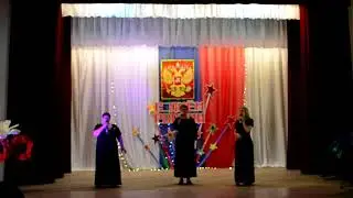 Песня - Луна повисла над околицей.