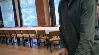 V