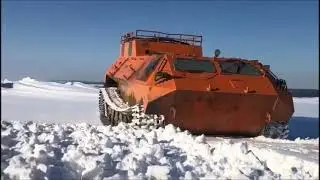 МТЛБ (Вспомогательный) летит по снегу. Крутим сальтухи!
