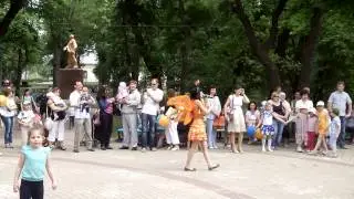 ДП  1 июня 2014  Танец ростовых кукол