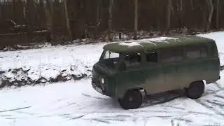 UAZ 452 on ice and snow with Land Rover fail :D