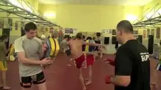 тренировки и подготовка бойцов в тайском боксе барс