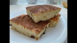 Творожная запеканка с изюмом и корицей.