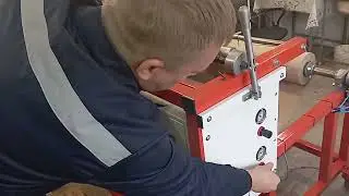 Станок для намотки рулонов крафт бумаги без втулки.