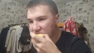 ем бутербродики с чаем под лав66