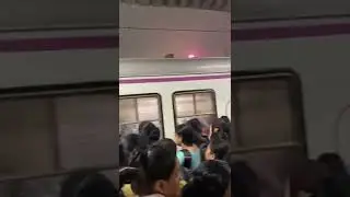 Mumbai Local बहोत जगा है vs कुछ नहीं है 🤣