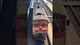 Тепловоз 2ТЭ10М-2968  показал крышевое оборудование