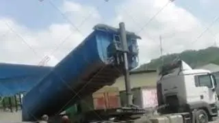 В Сочи прицеп самосвала опрокинулся на кабину и убил водителя