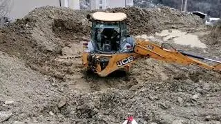Нам поможет экскаватор