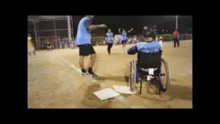 Increible Niño Juega Beisbol En Silla De Ruedas