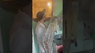 Демонтаж окна в ванной хрущевки