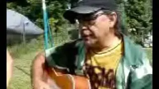 Tom Louis grüßt die Stuttgarter